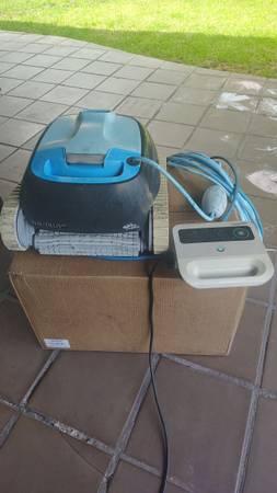 Dolphin Nautilus CC pool robot 1