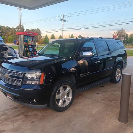 UN SOLO DUEÑO 2008 CHEVROLET SUBURBAN LTZ - $7,300 (Ellenwood)63620134336641121