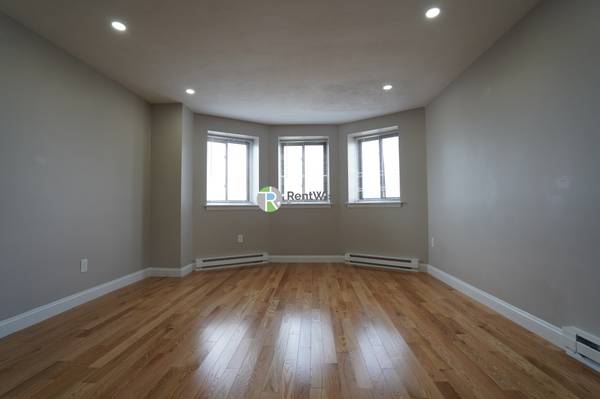 $2,995 / 2br - AVAIL NOW- Gorgeous Comm Ave 2 bed, Elevator, No Broker Fee! (Allston)63996406231554121