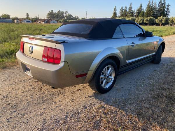 2009 Ford Mustang V6 Convertible - Edición 45.º Aniversario - $8,500 (Orland)63617799456387124