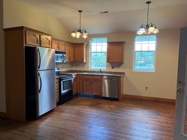 $2,000 / 3br - 1200ft2 - House in Black Mountain Overlooking Pasture (Black Mountain)64029207172738123
