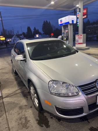 2010 Volkswagen Jetta automático - $4,500 (East Wenatchee)63442560563843123