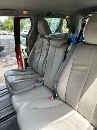 Toyota Sienna 2014 - $5,000 (FAIRFAX)63616364008835122