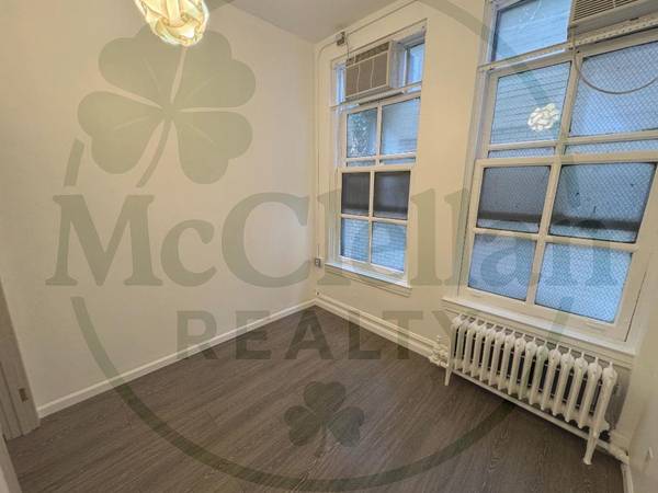 $1,500 / 400ft2 - Quaint Office in Koreatown – Perfect for a Small/Growing Business (Chelsea)64212276717442123