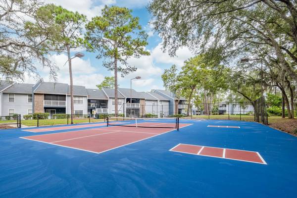 $1,389 / 1br - 685ft2 - LOOK AND LEASE + Waived App & Admin!!! (8401 Southside Blvd., Jacksonville, FL)64005272509699121