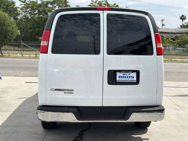 2013 CHEVROLET EXPRESS 2500 PASSENGER ** LOW MILES ** - $22,500 (PACOIMA)63507551477249121