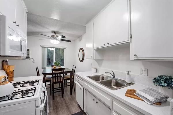 $1,784 / 1br - 540ft2 - Just what you wanted! A great 1 bed, 1 bath in Lake Balboa (Lake Balboa - Van Nuys)63863894914435122