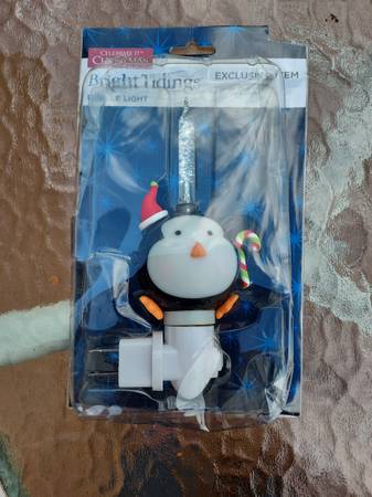 Christmas Penguin Glitter Bubble Light Night Light w/ Swivel Base – NI 1