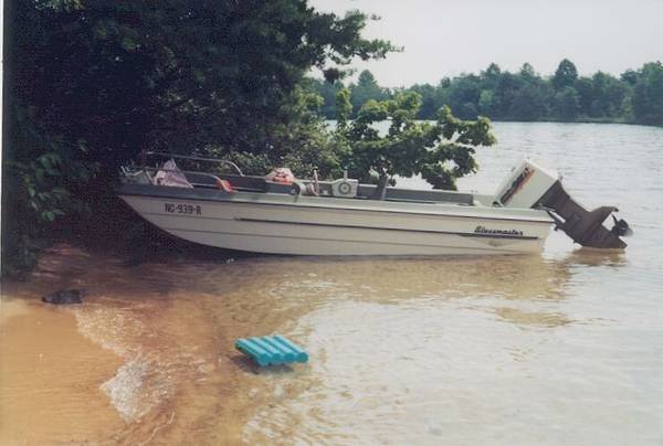 Fiberglass Tri-Hull boat 1