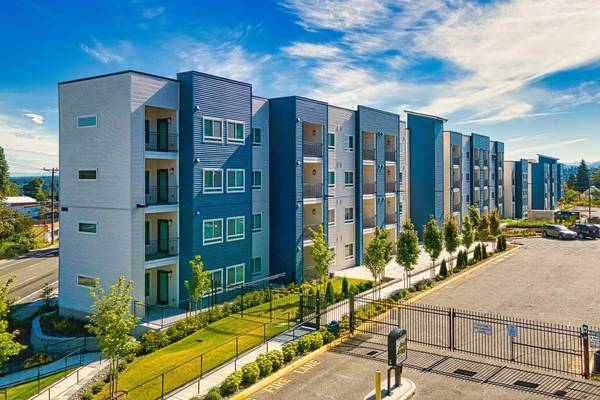 $1,725 / 1br - 578ft2 - Walk-In Closets, In Burien, 1bd 1ba63945099255426122