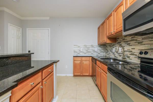 $1,949 / 1br - 589ft2 - Business Center, Jogging Trails, On-call Maintenance (4201 Jefferson Oaks Cir, Fairfax, VA)63856988703619123
