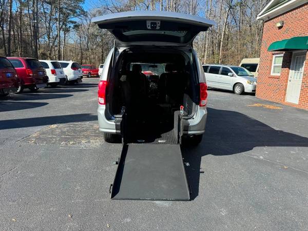 2016 *Dodge* *Grand* *Caravan* *handicap* wheelchair rear entry - $32,900 (Dodge Grand Caravan)63624909207297121