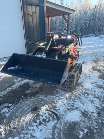 2023 AGT LRT23 MINI SKIDSTEER 1