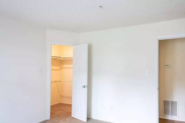 $1,474 / 2br - 1093ft2 - Woof-worthy! Our 2 Bed / 2 Bath is a pet lover's dream. (Richmond)64027112517763124