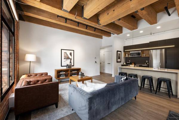 $3,950 / 1br - 886ft2 - Dishwasher, In Unit Laundry, Extra Storage, Refrigerator (Pioneer Square)63852483202689124