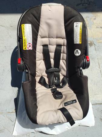 Graco SnugRide Click Connect 30 Infant Car Seat 1