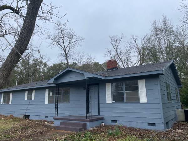 $1,200 / 3br - 1580ft2 - Encantadora casa de 3 habitaciones y 2 baños en 1 acre en alquiler (Americus)63663819865985120