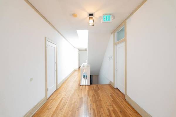 Estudio de $2,275 1/BA, sala de lavandería en el lugar, ubicado en Santa Mónica (1023 4th St, Santa Mónica, CA)63857624046593124
