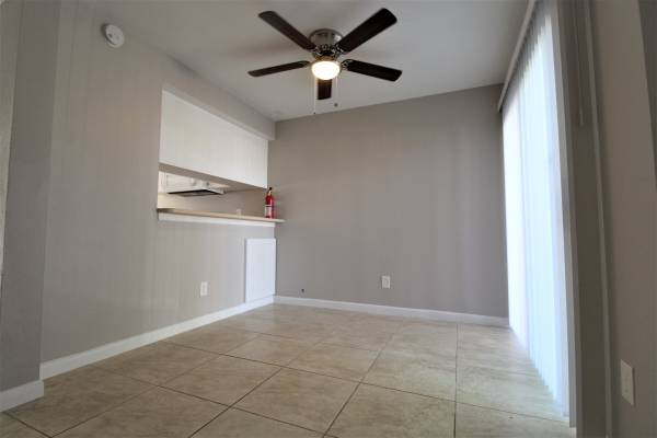 $1,775 / 2br - Two Story, 2/1.5 Townhouse in Sarasota! (Sarasota)63791129595267121