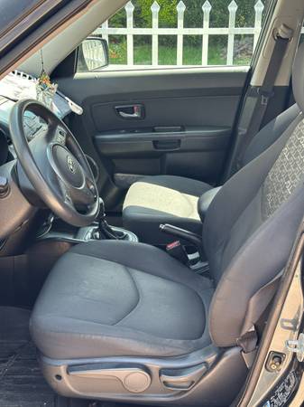 2011 Kia Soul + (Plus) w/ 5-speed Manual Transmission 95km - $2,500 (Staten Island)63654713510145123