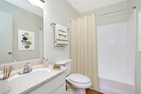 $2,520 / 2br - 793ft2 - Suites principales con armarios empotrados, áreas para picnic, 2 habitaciones (Santa Clarita-Newhall)63700899718019121