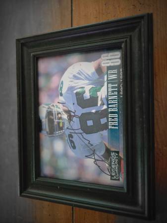 Framed autographed photo of eagles great Fred Barnett 1
