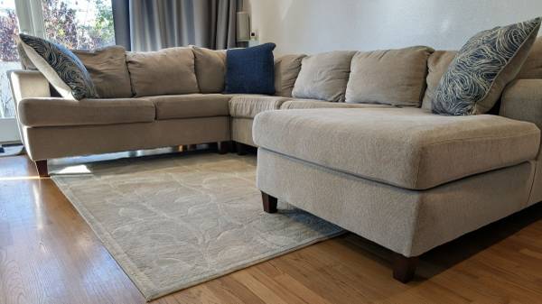 Ashley Sectional sofa with 6 seats 1