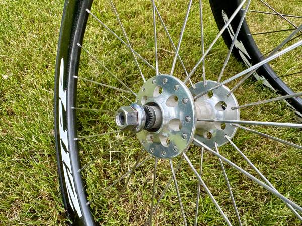 Juego de ruedas Zipp Carbon Track, excelente - $75063437980179331121