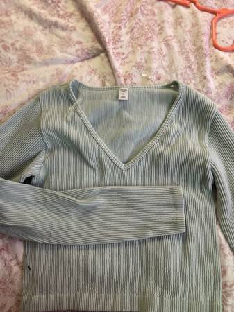 Cropped long sleeve shirt - $6 (Normal)62938479595523121