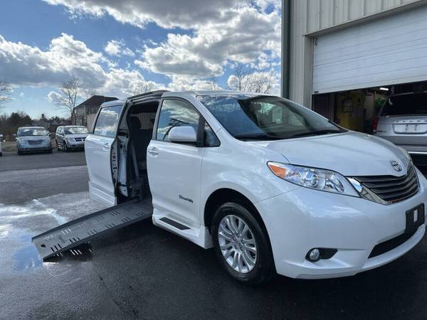2015 TOYOTA SIENNA WHEELCHAIR VAN LOW MILES BRAUNABILITY RAMP - $49,999 (Seekonk MA , Platinum BraunAbility Dealer)63623751132161122