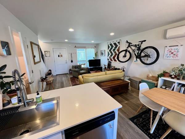 $1,645 / 2br - 900ft2 - Townhome nuevo en alquiler63654692386051124