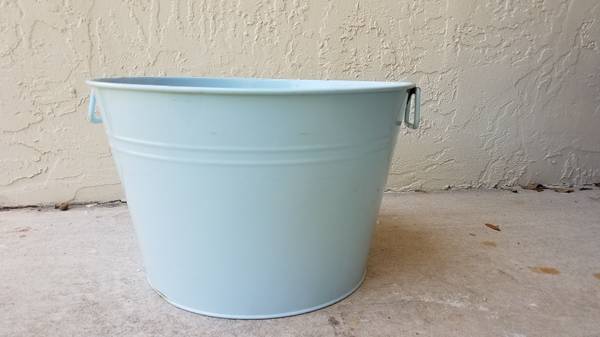 LIGHT BLUE PAIL / BUCKET WITH HANDLE 1