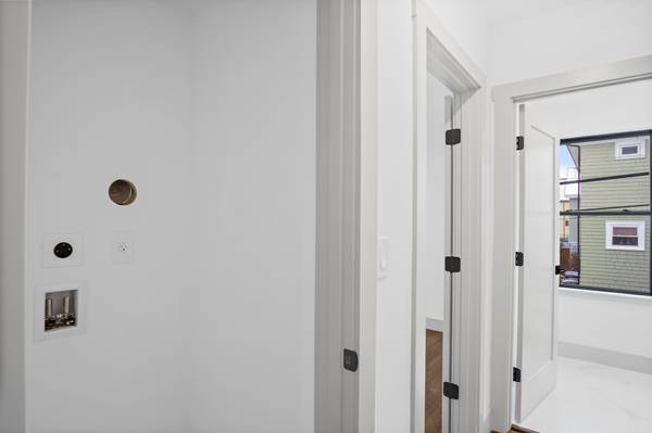 $3,600 / 2br - Dorchester 2 Bed/2 Bath Apartment | Near Uphams Corner (Dorchester)63699373751681121