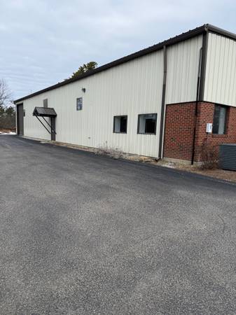 $2,500 / 2100ft2 - Commercial/Industrial Space (Concord)63931790697475123