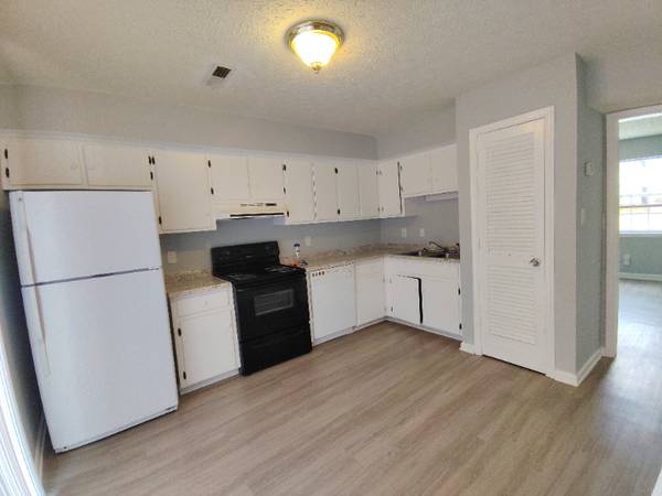 $1125.00 / 2br - 948ft2 - Cozy 2 Bed Townhouse in Lynchburg | 1.5 Bath | Available now| $112563851970430977122