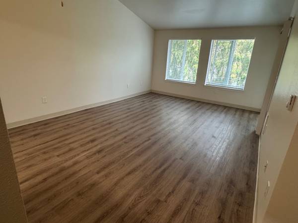 $2,200 / 3br - 1194ft2 - Stunning 3bed 2bath w/Vaulted Ceilings 3rd floor at Allen Street APT ! (Kelso)63831252014465120