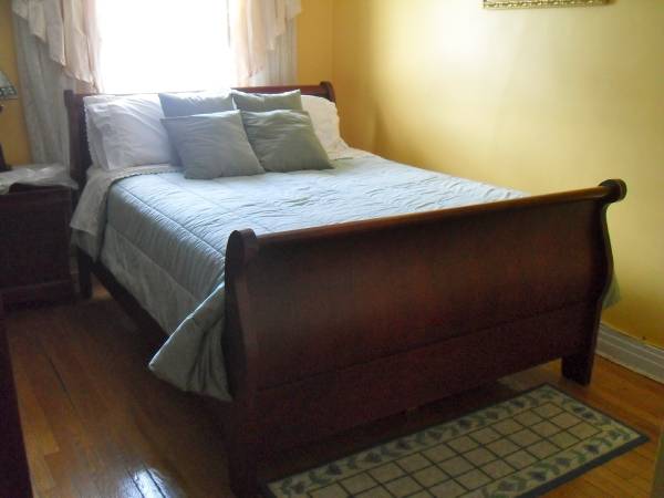 BEAUTIFUL FURNISHED LIVING ROOM !! 1