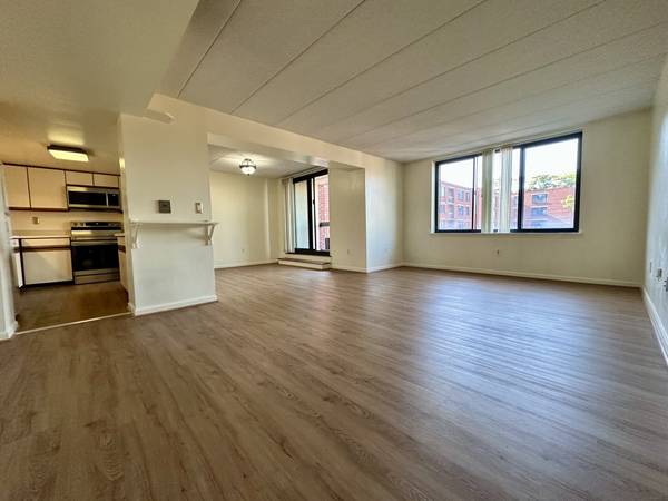 $3,400 / 2br - Allston 2 Bed/2 Bath | Convenient w/ Garage Parking Available (Allston)63996257457666120
