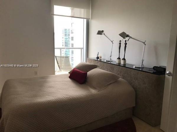 $3,300 / 1br - 843ft2 - Spectacular 1bd Corner Unit in 1060 Brickell Condo (Miami)64049278179971123