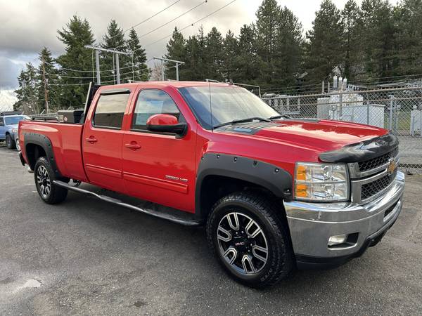 2013 Chevrolet Silverado 2500HD Crew Cab 4WD --Diésel, Equipado, Limpio-- - $30,995 (kirkland)63613954301315122