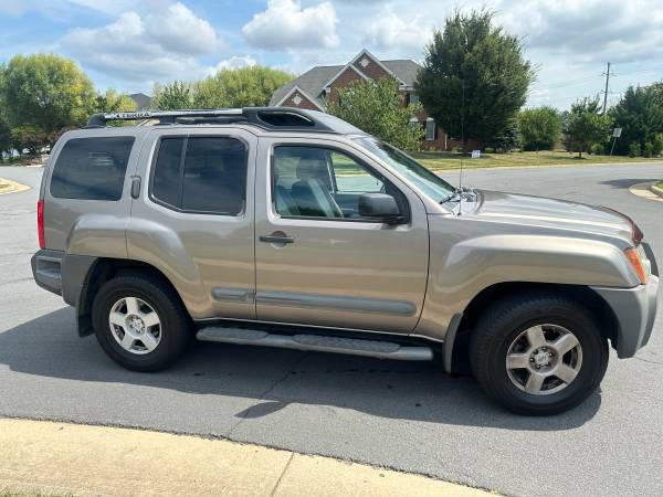 2005 Nissan Xterra SUV 4x4, transmisión manual de 6 velocidades, todo eléctrico, 300 mil km, único dueño - $2.850 (Vienna)63439845582977123