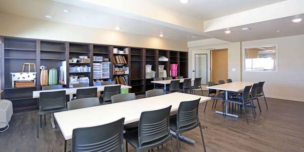 $1,198 / 1hab - 1/dor 1/ba, Sala comunitaria con cocina completa, ventanas de doble panel (6010 Tutt Blvd, Colorado Springs, CO)63686727333889122