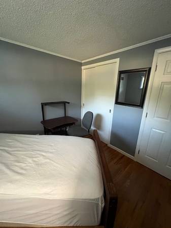 $950.00 / 1br - ROOMS FOR RENT!! WNEU, SPFLD COLLEGE, AIC, STCC STUDENTS!!!64017048674179121