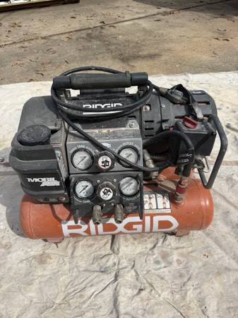 Rigid, heavy duty compressor 1
