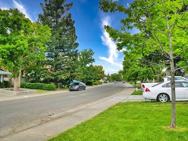$900 / 2br - 914ft2 - **@@Updated 2-Bed Home Near Downtown & Discovery Park@@** (Sacramento)64043666545153124