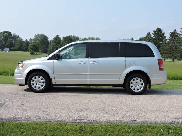 2010 Chrysler Town  Country 4dr Wgn LX *Ltd Avail* - $12,497 (MJ Auto Hartford)63613834204545122
