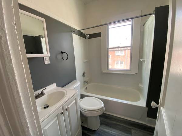 $1000.00 / 2br - Charming 2 bedroom unit63860364009601121