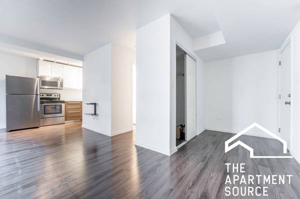 $1,690 / 1br - MODERN beautiful 1 bed in Edgewater (Edgewater)63781516719617124