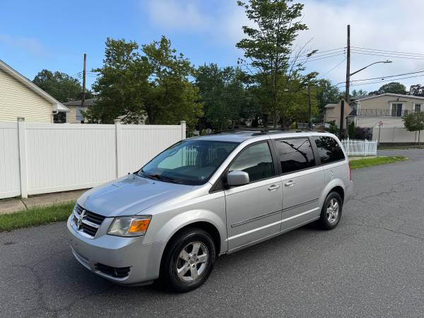 2009 dodge grand caravan SXT 162 mil millas funciona excelente - $1,40063654712740099120