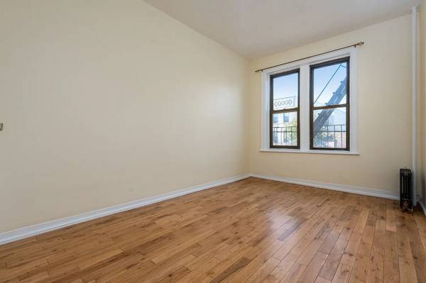 $1,600 / 2br - Bright 2BR Apartment In East New York (Brooklyn)64033293024641123
